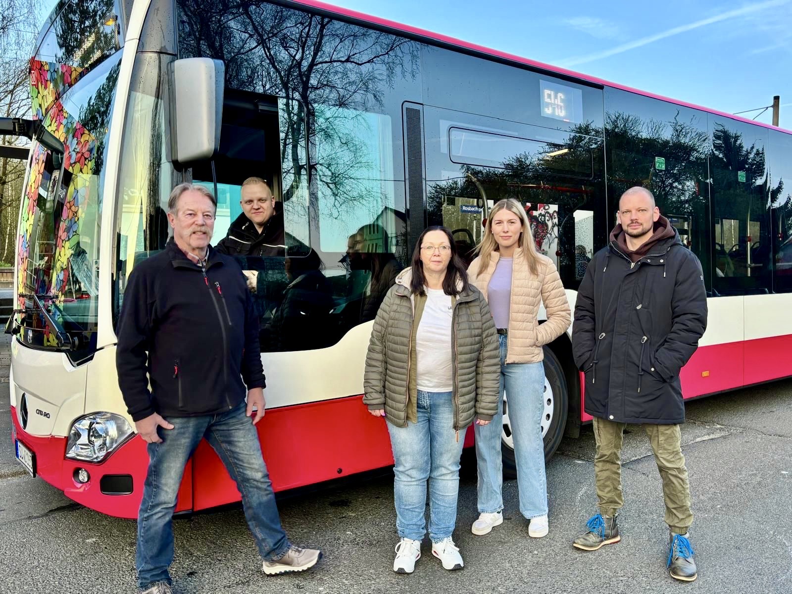 Auch die Busfahrer freuen sich auf einen modernen Bahnhof Uwe Frhling Nicole Reinartz Diandra Steiniger Simon Pollmann (v.l.n.r.) )
