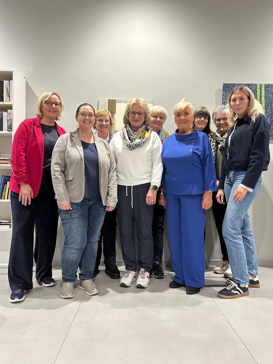 v.l. Nicole Fasswald, Nicole Reinartz, Marlis Nix, Ulrike Kachel, Beate Schrger, Irene Hargarten, Monika Nohl, Magdalene Wurm und Diandra Steininger